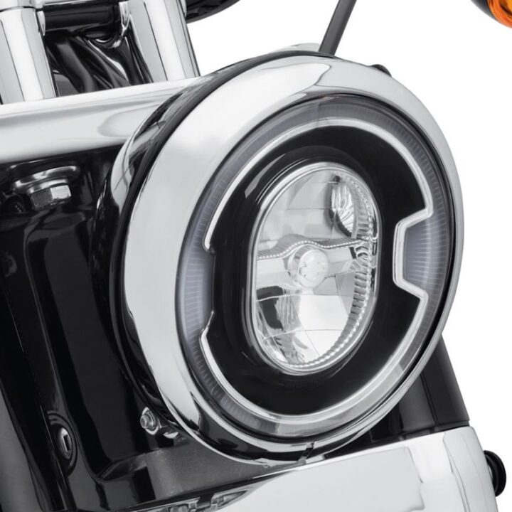 FARO DELANTERO LED CON REFLECTOR DISTINTIVO DAYMAKER DE 7 PULG.
